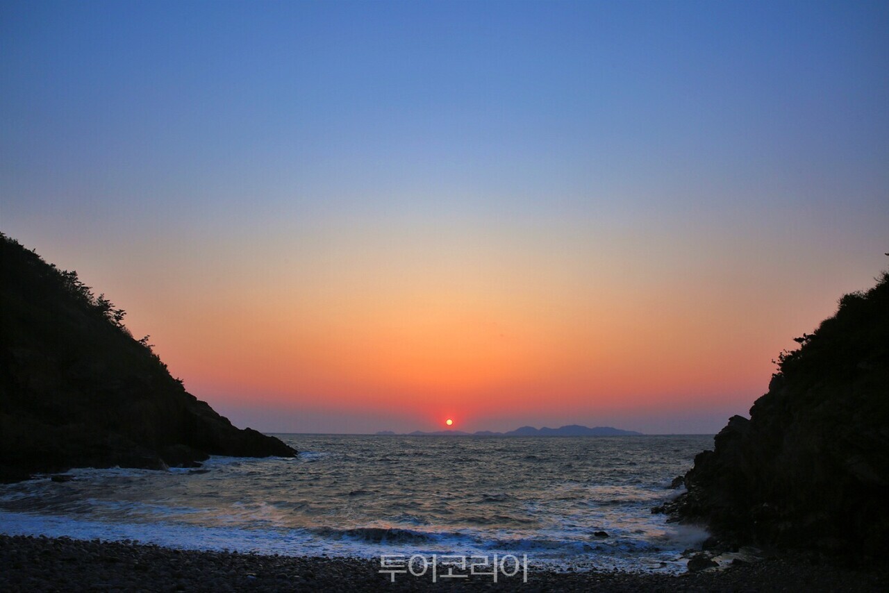 송이도 큰냇기해수욕장 일몰 /사진-영광군