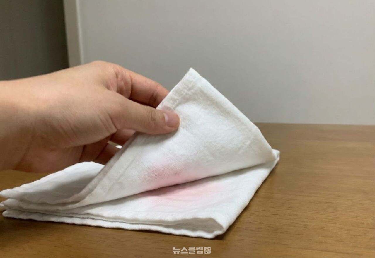 레드와인 얼룩 제거 / 기사 이해를 돕기 위한 AI 이미지