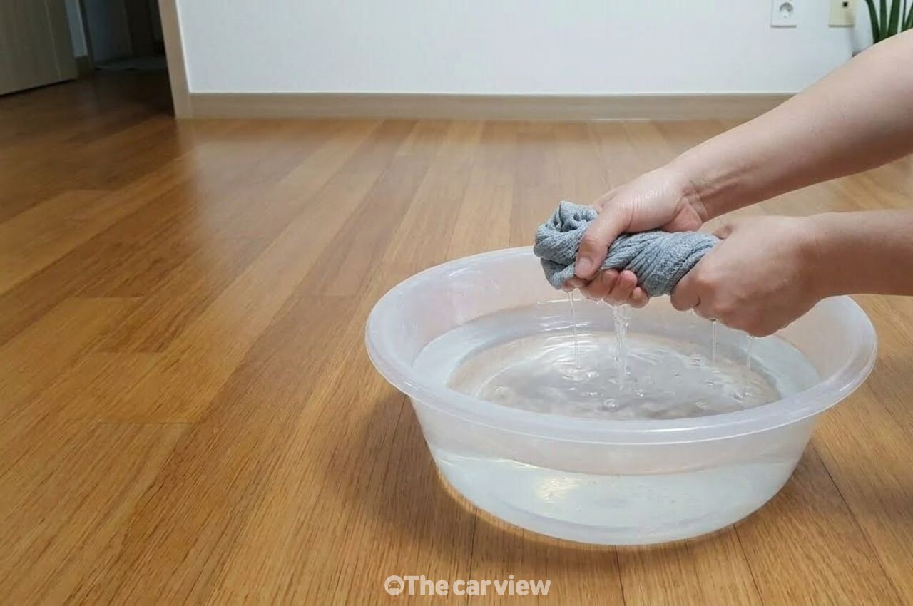 굵은소금 물 바닥 청소 / 기사 이해를 돕기 위한 AI 이미지