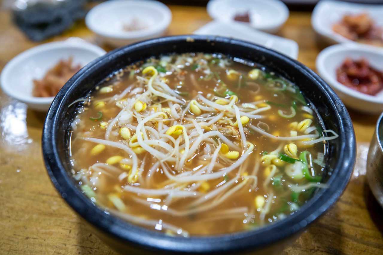 시원한 콩나물국밥 / 사진=한국관광공사 포토코리아@이범수