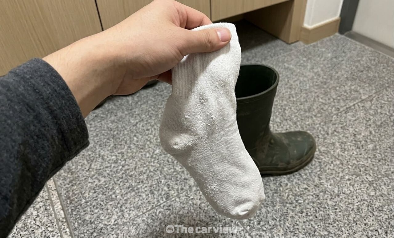 장화 레인부츠 냄새 제거 / 기사 이해를 돕기 위한 AI 이미지