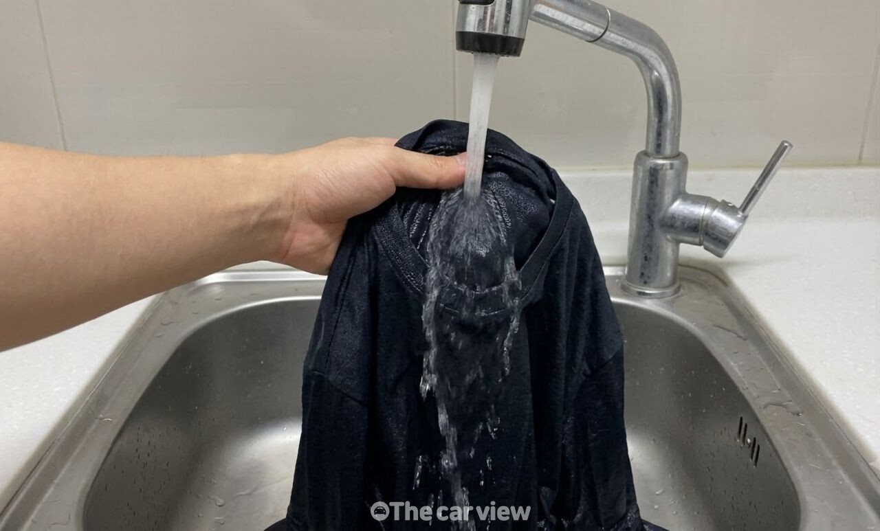 색 바랜 검은 옷 맥주로 되돌리기 / 기사 이해를 돕기 위한 AI 이미지