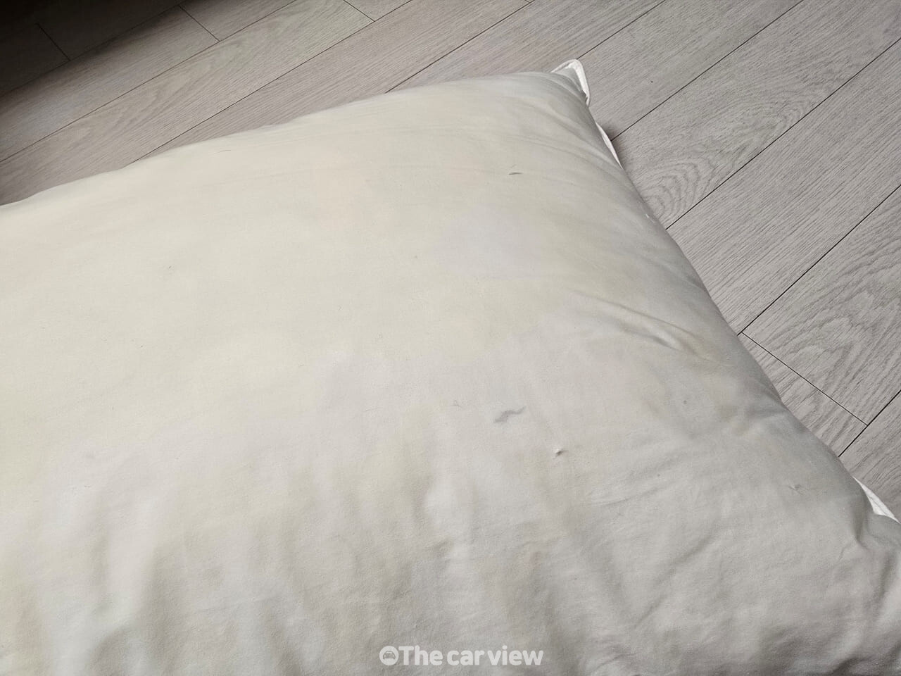 베개 누런 얼룩 빨래 / 사진=더카뷰