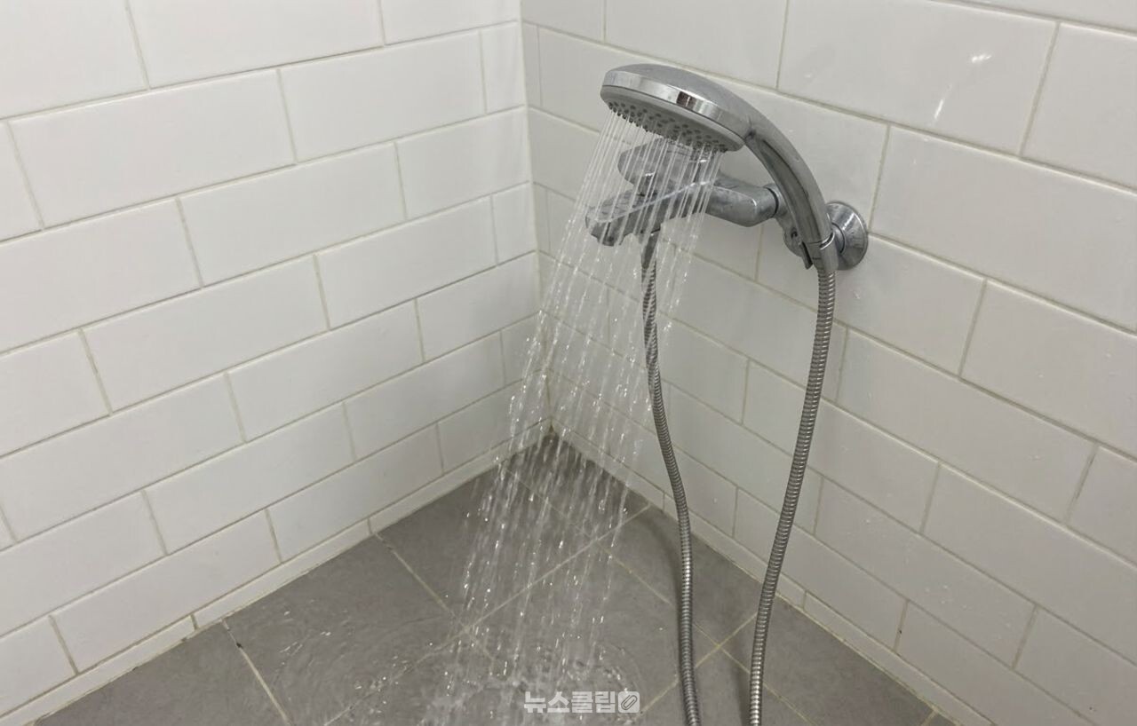 열대야 찬물 샤워 / 기사 이해를 돕기 위한 AI 이미지