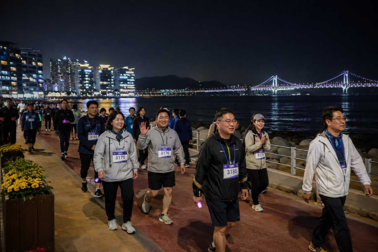 이번 주 토요일 밤7시에 시작하는 2026 부산 나이트워크 축제 / 이해를 돕기 위한 ai이미지
