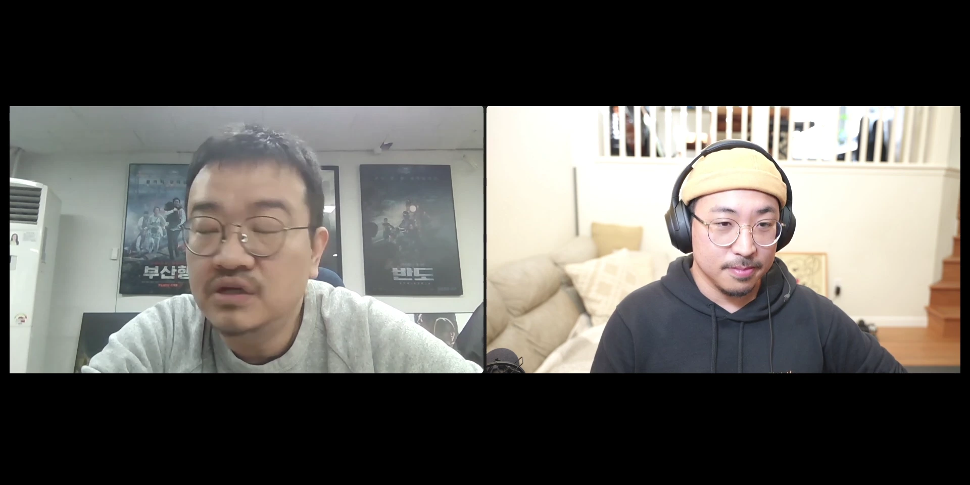 두 명의 남성이 화상 인터뷰를 진행하고 있는 모습. 왼쪽 화면에는 안경을 쓴 연상호 감독이, 오른쪽 화면에는 헤드셋을 쓴 진행자가 보인다.