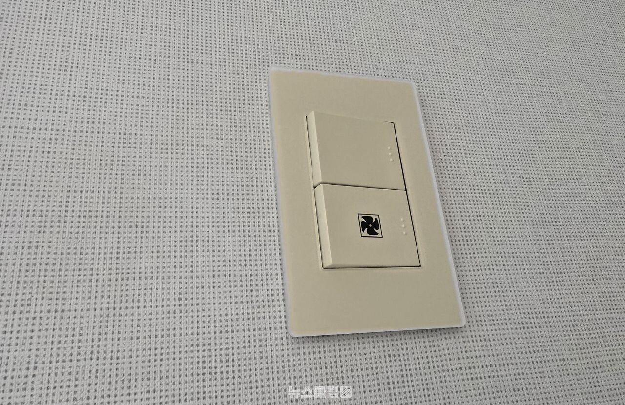 황변한 스위치 / 기사 이해를 돕기 위한 AI 이미지