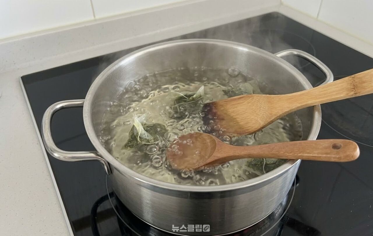 나무 조리도구 녹차 티백 설거지 / 기사 이해를 돕기 위한 AI 이미지