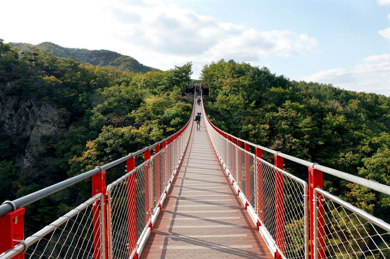 감악산 출렁다리 / 한국관광콘텐츠랩-한반도관광센터 비켄