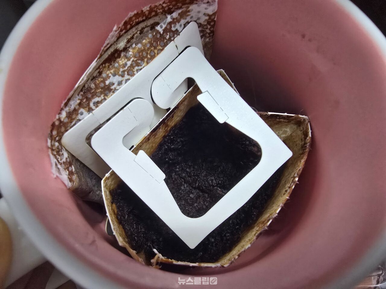 냉장고 냄새 커피 찌꺼기 / 뉴스클립