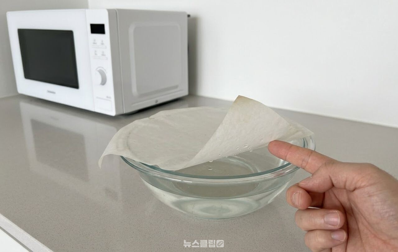 전자레인지 튐 방지 덮개 / 기사 이해를 돕기 위한 AI 이미지