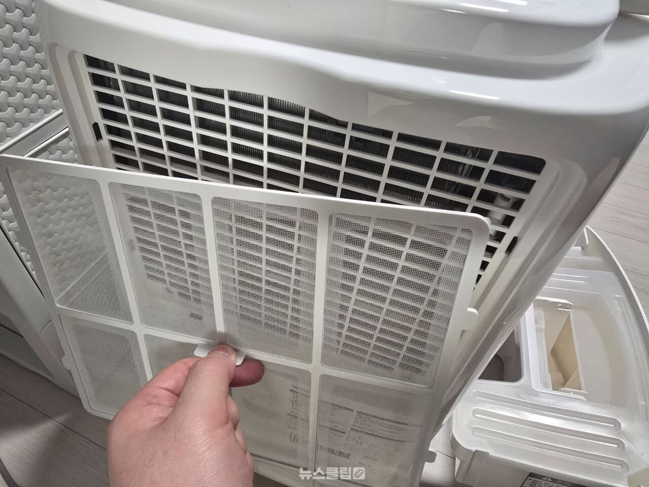 제습기 청소 / 뉴스클립