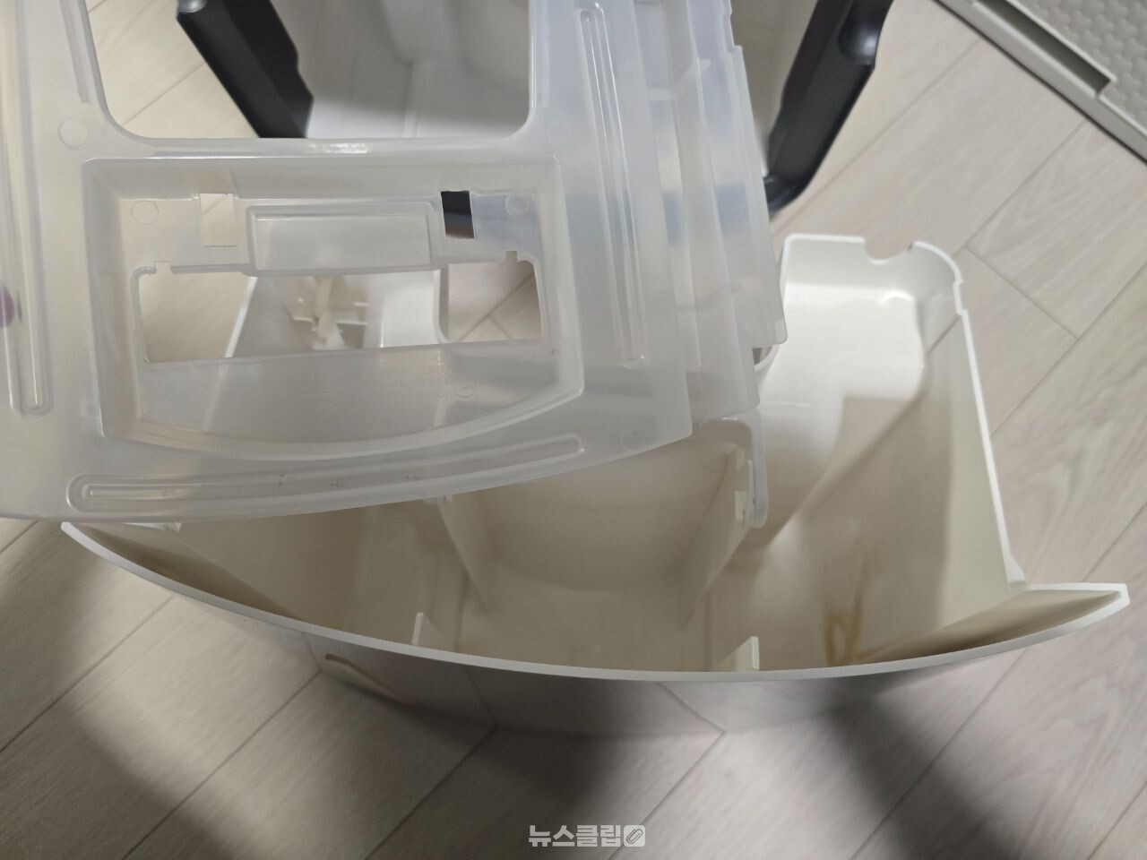 제습기 청소 / 뉴스클립