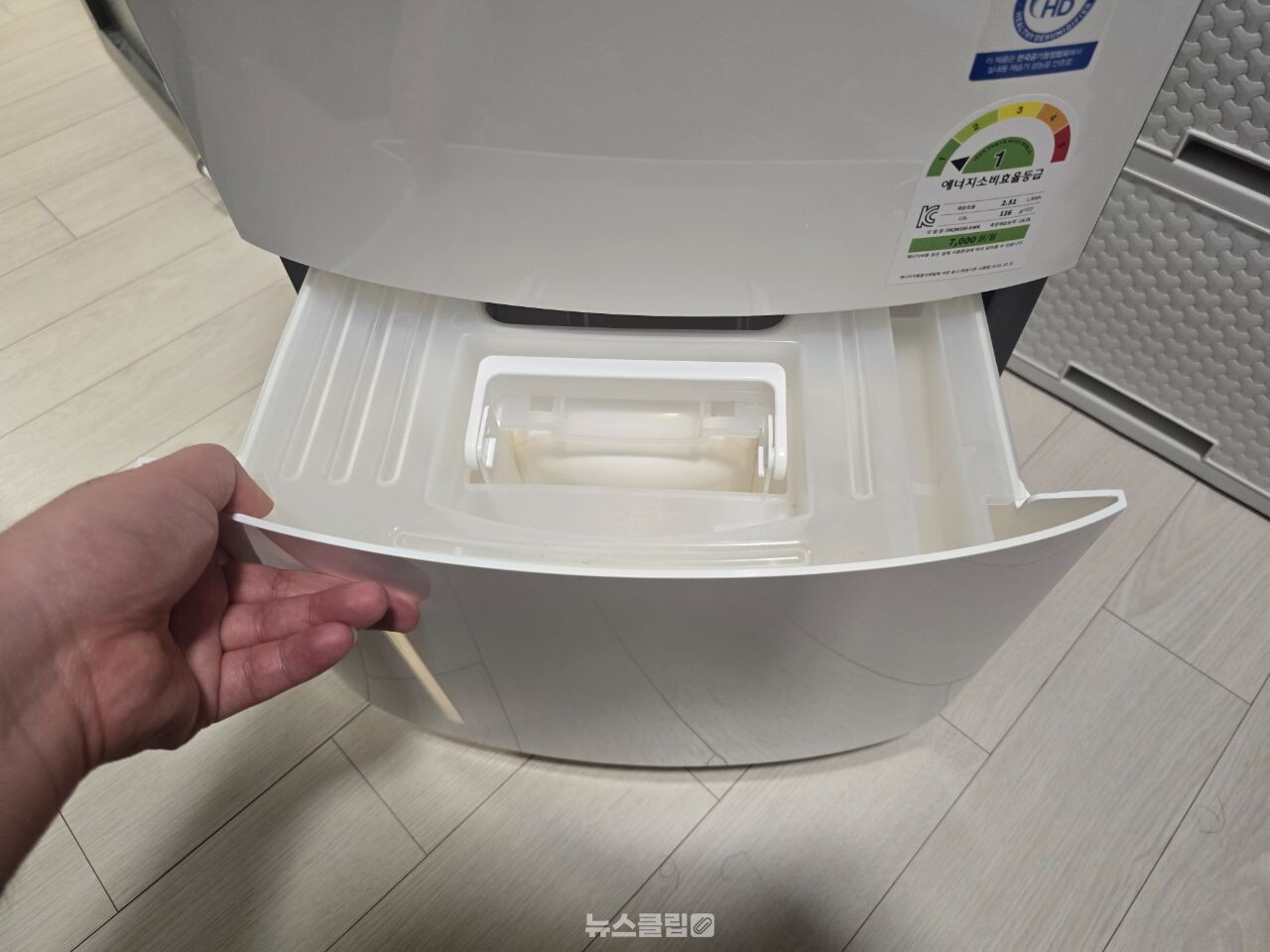제습기 청소 / 뉴스클립