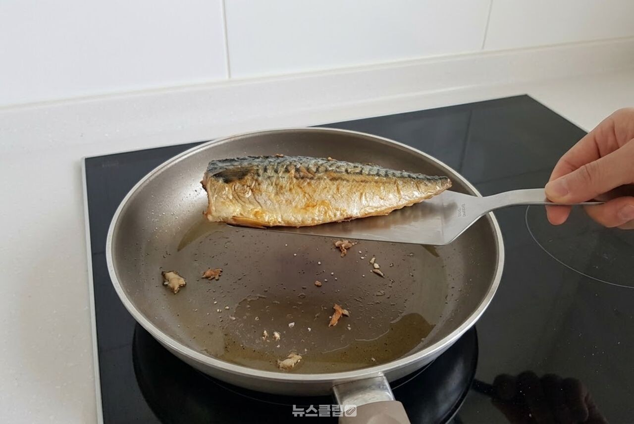 생선 굽는 방법 / 기사 이해를 돕기 위한 AI 이미지