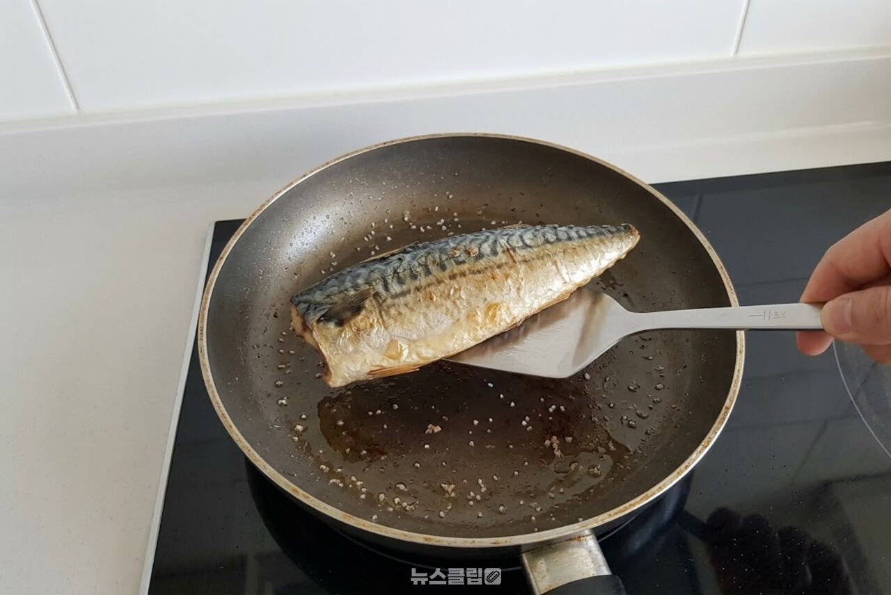 생선 굽는 방법 / 기사 이해를 돕기 위한 AI 이미지