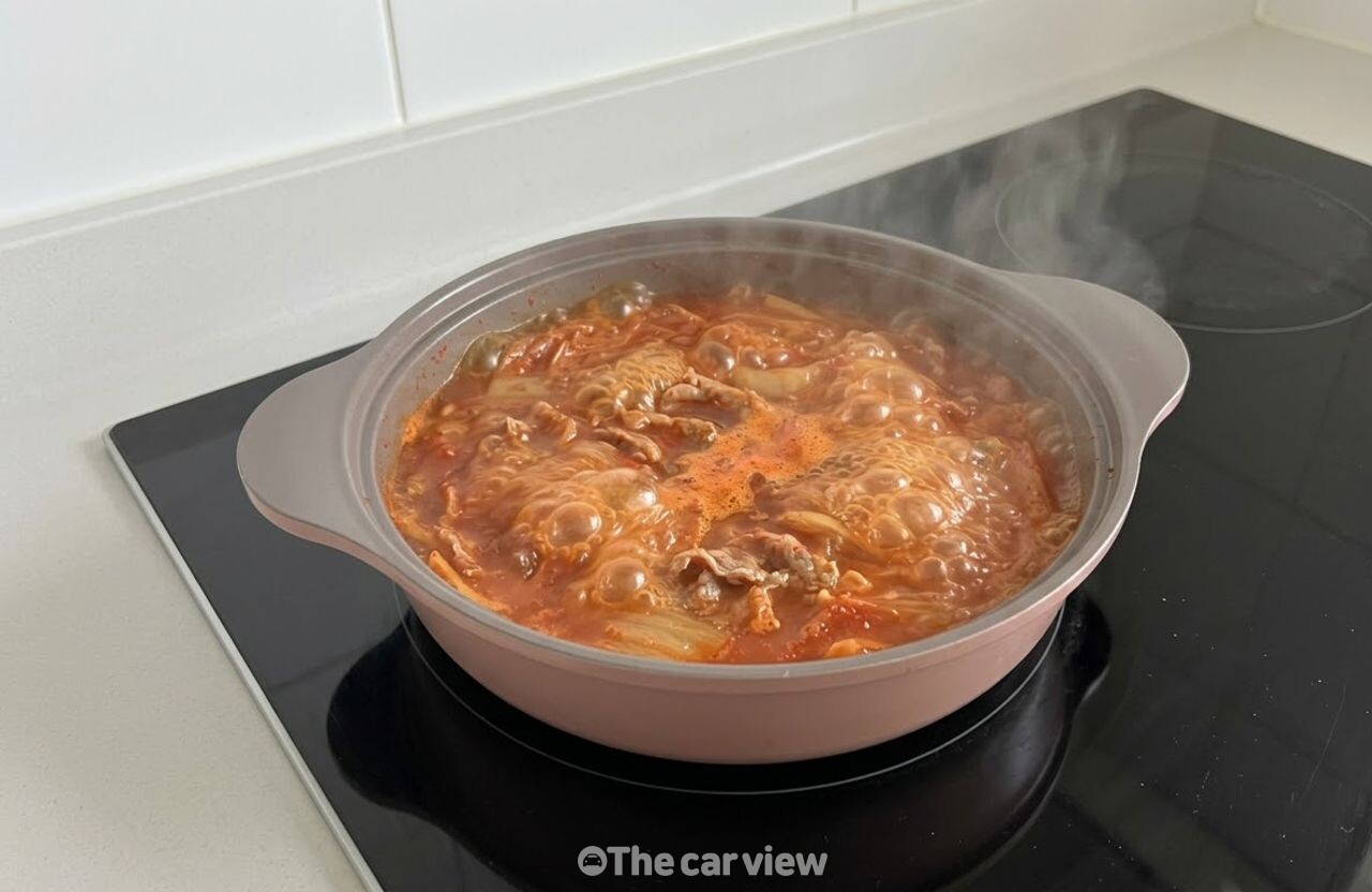 차돌박이 바지락 김치찌개 / 기사 이해를 돕기 위한 AI 이미지