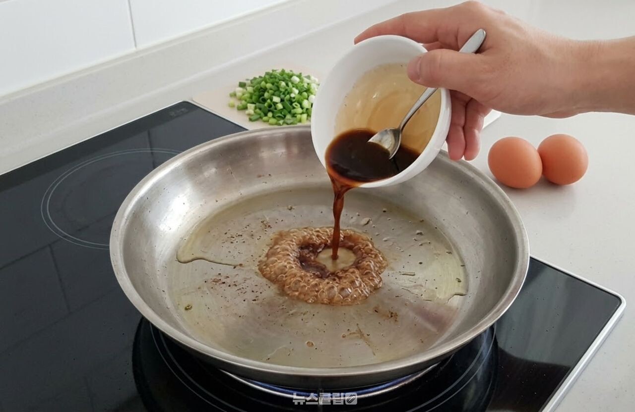 계란 볶음밥 / 기사 이해를 돕기 위한 AI 이미지