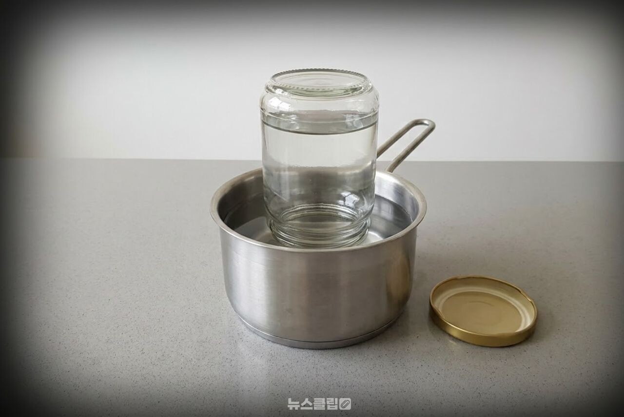 잼 유리병 재활용 / 기사 이해를 돕기 위한 AI 이미지