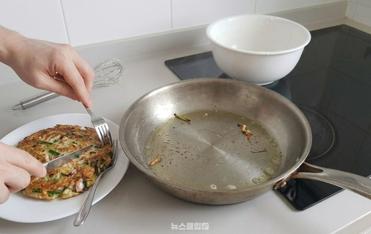 바삭한 부침개 / 기사 이해를 돕기 위한 AI 이미지