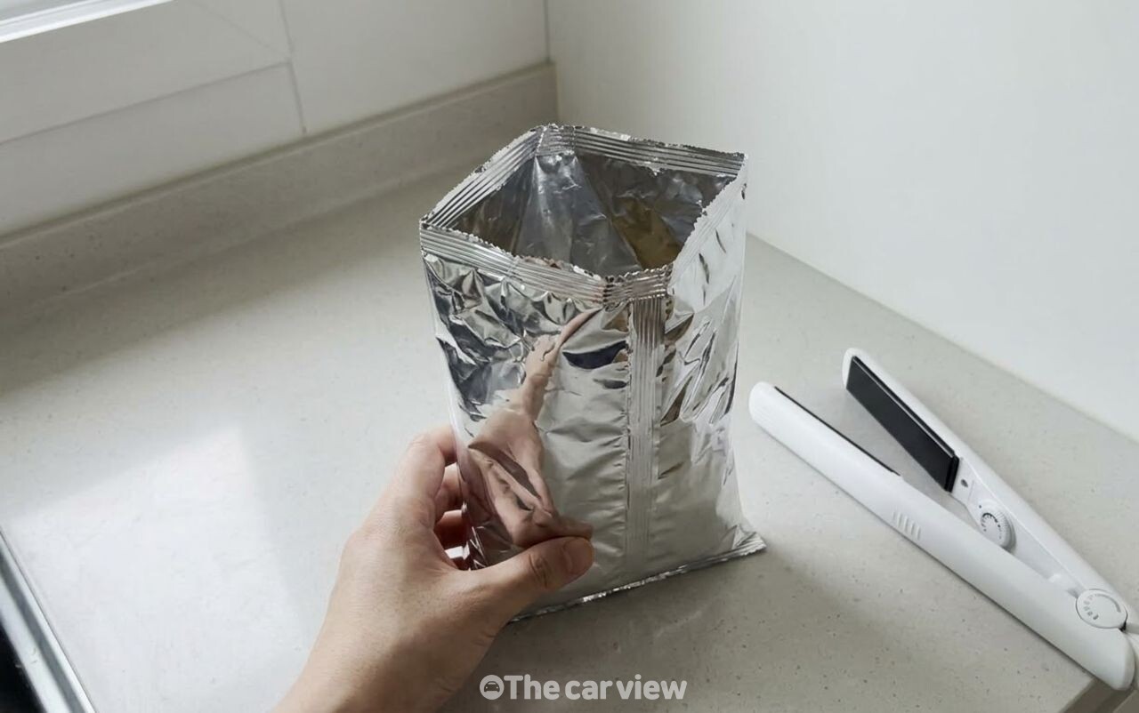 고대기로 과자봉지 밀봉 / 기사 이해를 돕기 위한 AI 이미지