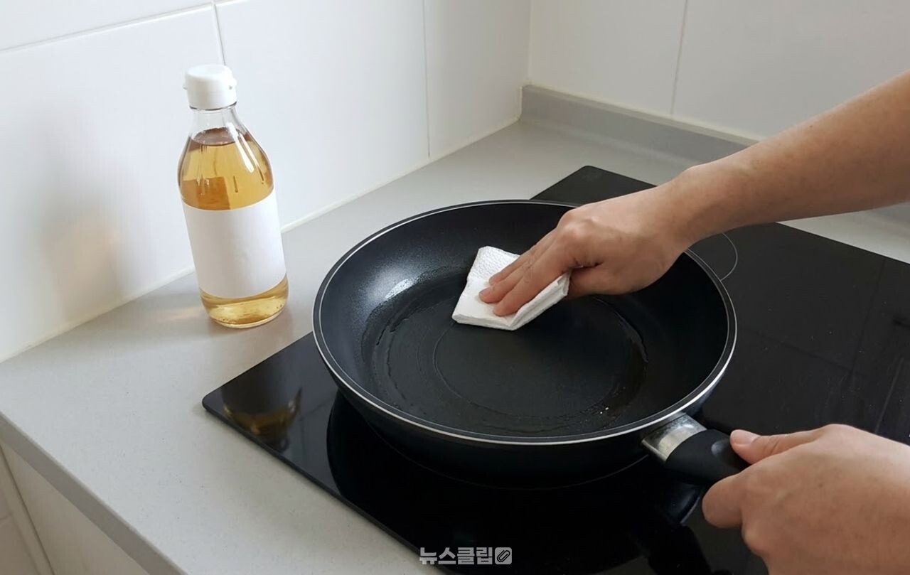 삼겹살 기름 식초로 튐 방지 / 기사 이해를 돕기 위한 AI 이미지