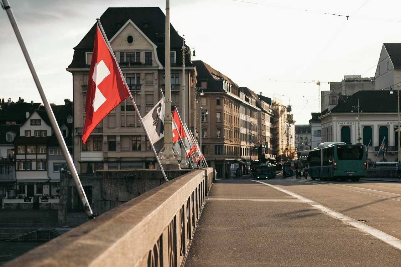 도시 주변 나라가 3개 / 사진=unsplash