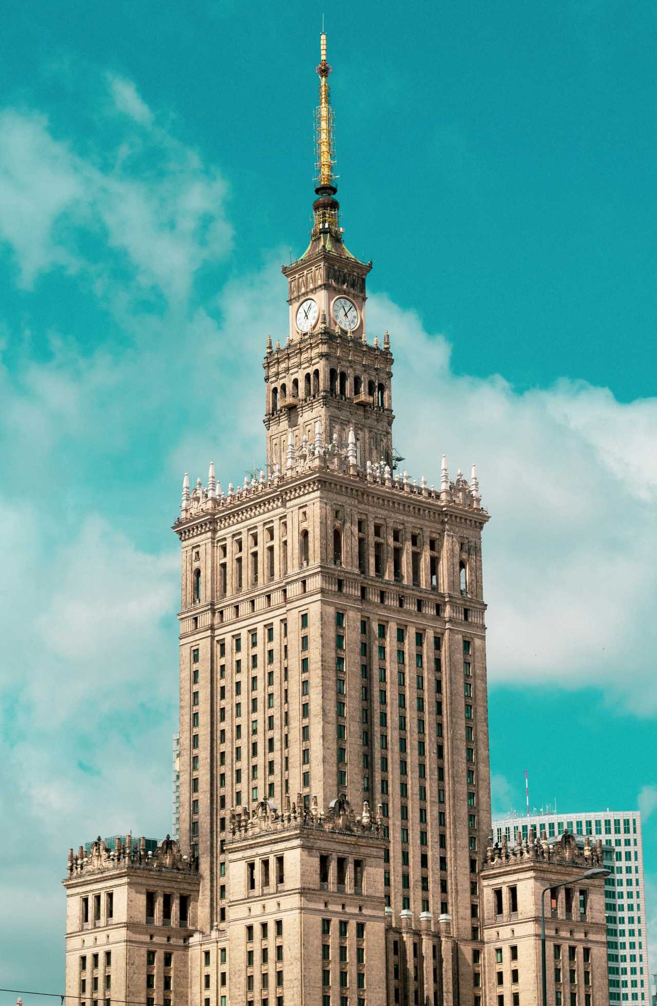 시내에서 보이는 문화과학궁전 / 사진=unsplash