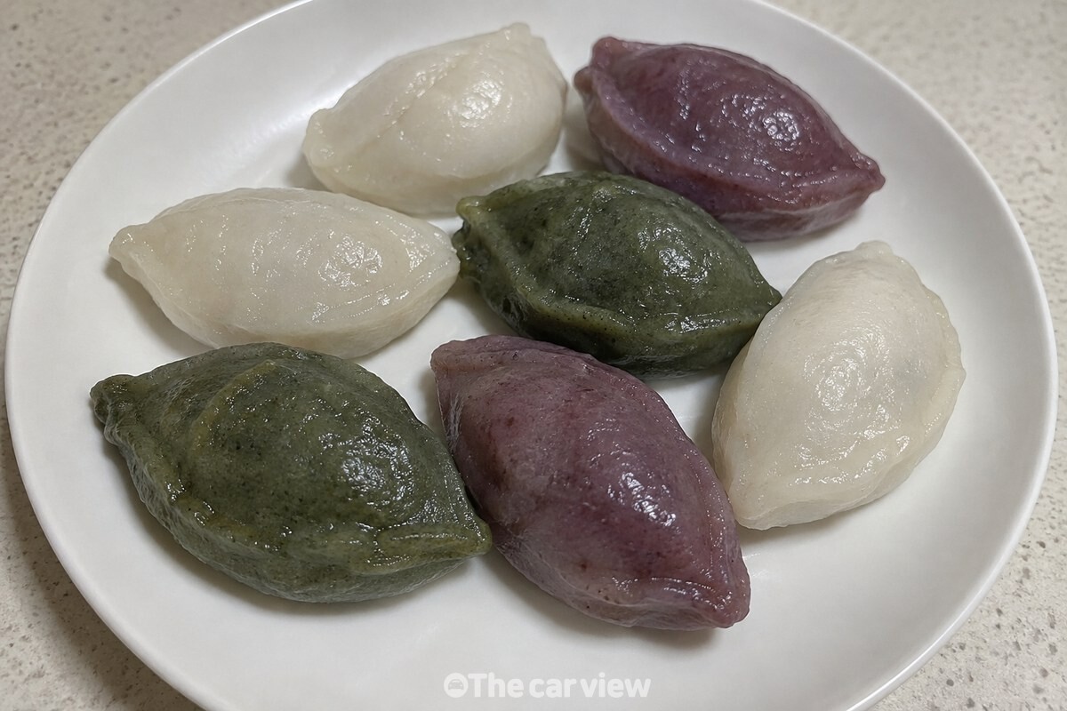 갓 쪄낸 송편을 접시에 담은 모습 / 기사 이해를 돕기 위한 생성형 이미지
