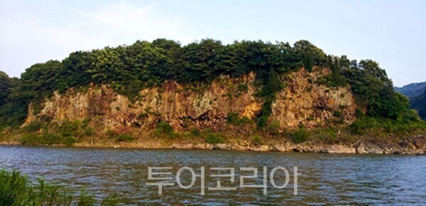 아우라지 베개용암/투어코리아뉴스 정명달 기자  사진=연천군