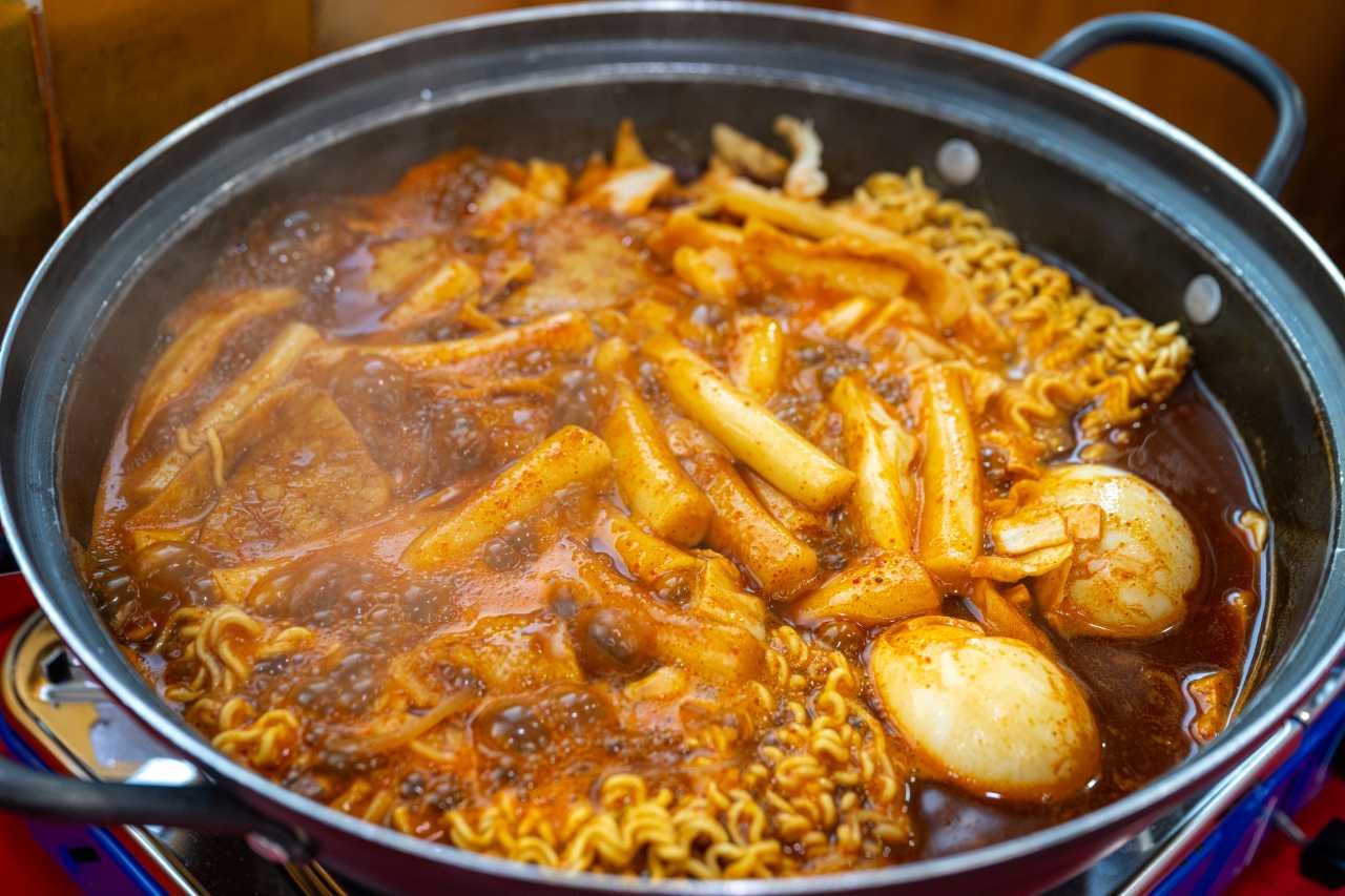 달콤함이 남다른 애플하우스 떡볶이 / 사진=서울관광재단