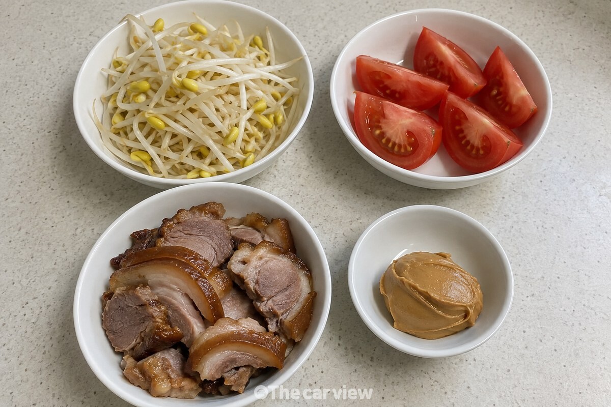 깨끗한 조리대 위에 라면에 넣을 숙주와 토마토, 족발, 땅콩버터를 나눠 놓은 모습. / 기사 이해를 돕기 위한 생성형 이미지