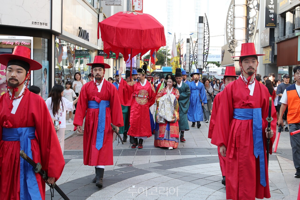 세종대왕과 초정약수축제 어가행차 /사진-청주시