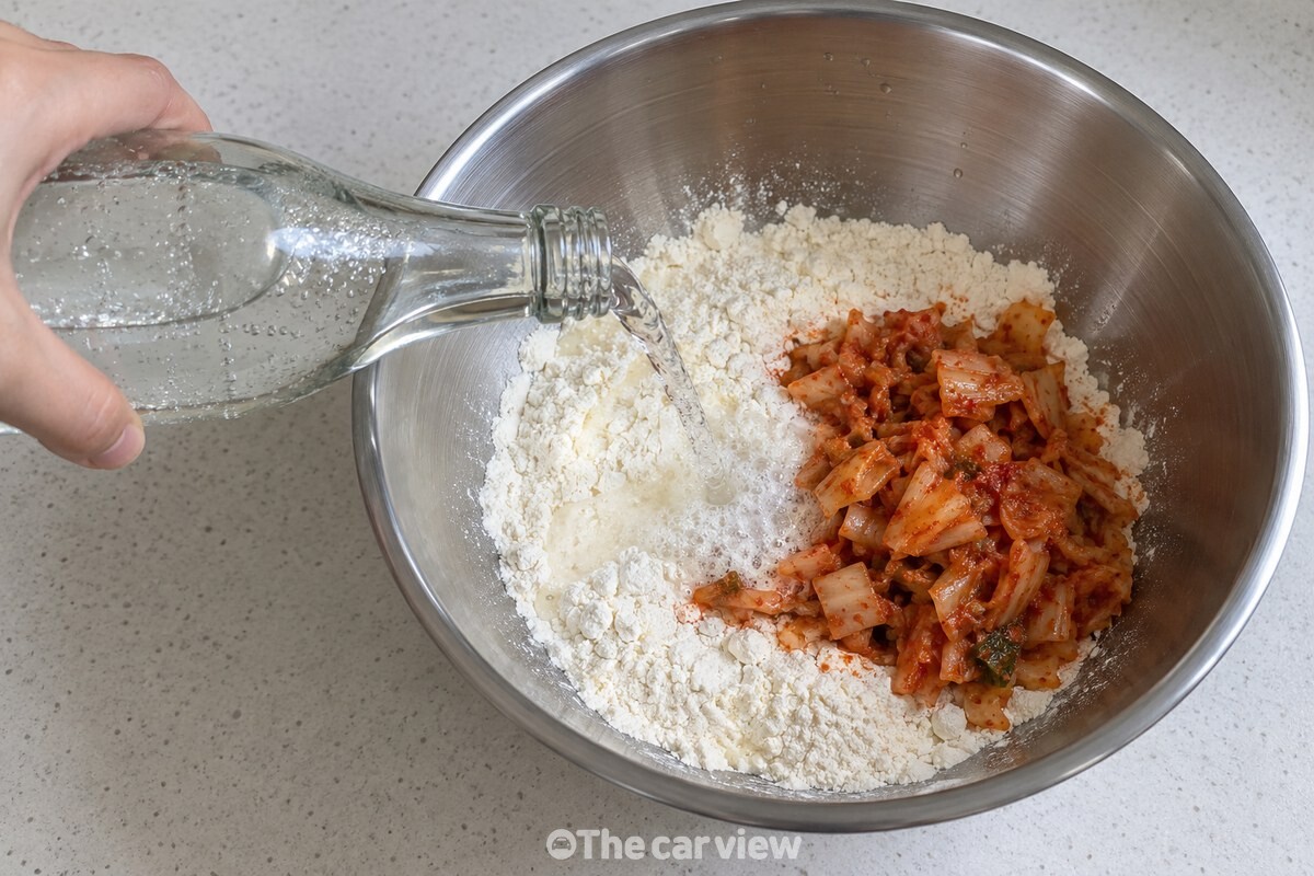 부침가루와 잘게 썬 김치에 무가당 탄산수를 붓는 모습이다. / 기사 이해를 돕기 위한 생성형 이미지