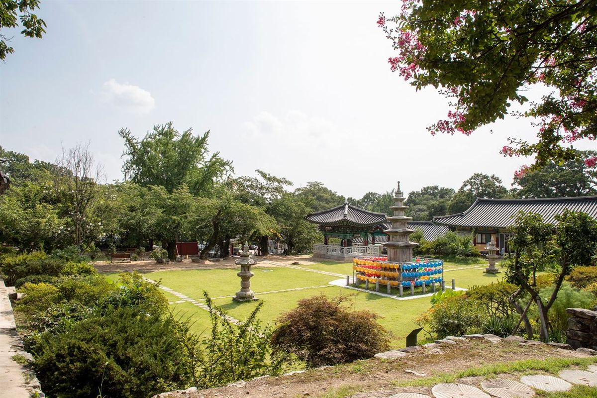 공주 신원사 / 한국관광공사-이범수