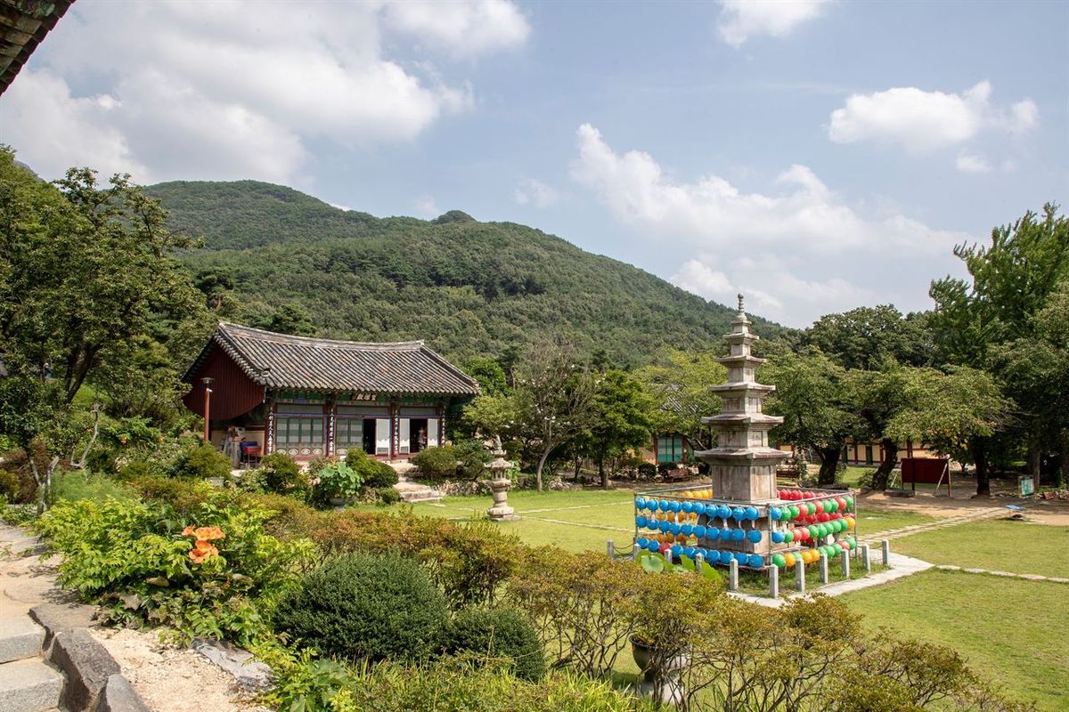 공주 신원사 / 한국관광공사-이범수