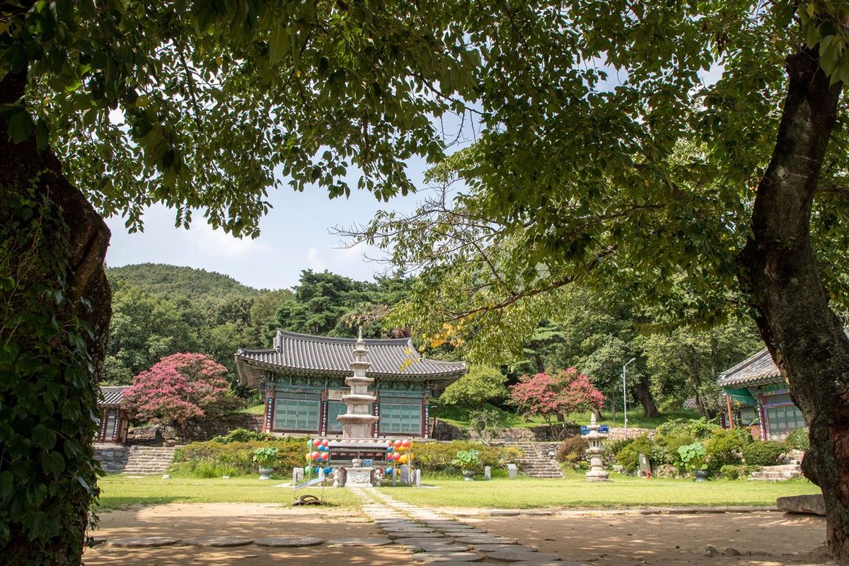 공주 신원사 / 한국관광공사-이범수