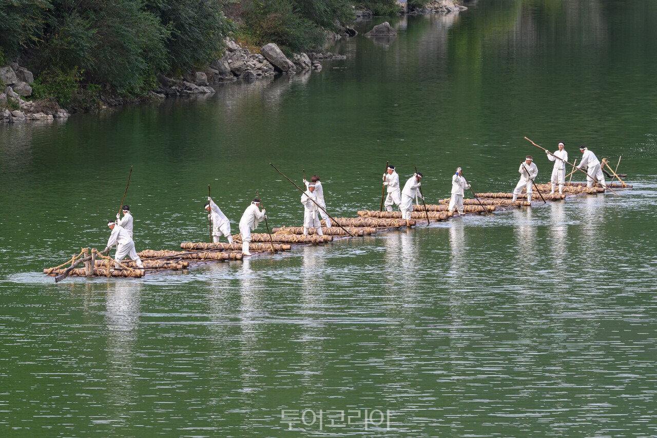 정선아리랑제 뗏목시연) /사진-정선군