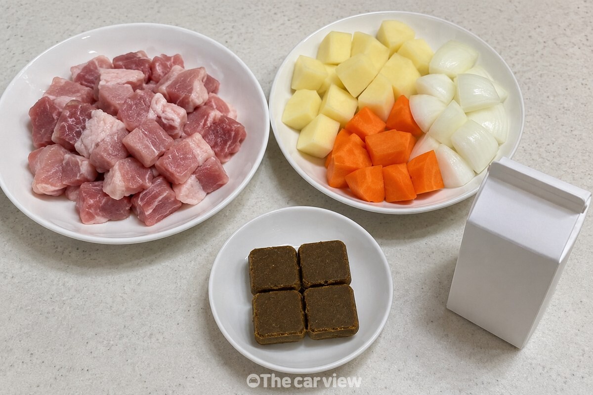 한입 크기로 썬 돼지고기와 채소, 고형카레, 우유가 조리 순서대로 놓여 있다. / 기사 이해를 돕기 위한 생성형 이미지