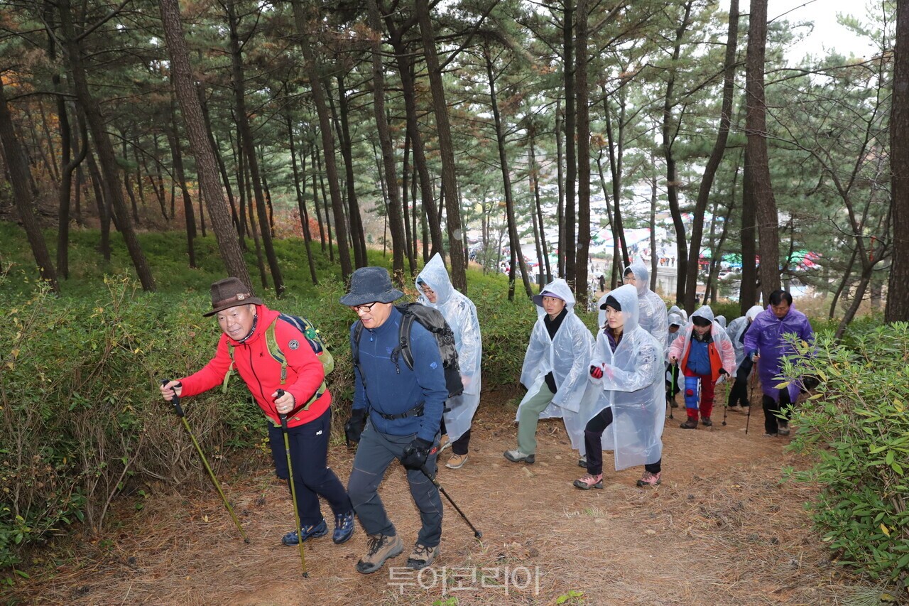고성 거류산을 산악인 엄홍길 대장과 함꼐 걸을 수 있는 특별한 기회가 마련된다.  /사진-고성군