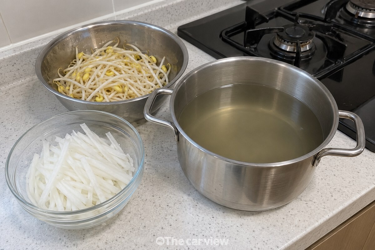 차가운 멸치육수에 넣을 가늘게 썬 무와 씻은 콩나물이 냄비 옆에 준비돼 있다. / 기사 이해를 돕기 위한 생성형 이미지
