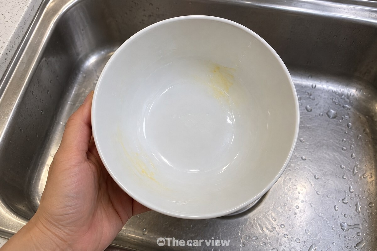 흰 그릇 안쪽 바닥에 노란 달걀 막이 얇게 남아 있는 모습. / 기사 이해를 돕기 위한 생성형 이미지