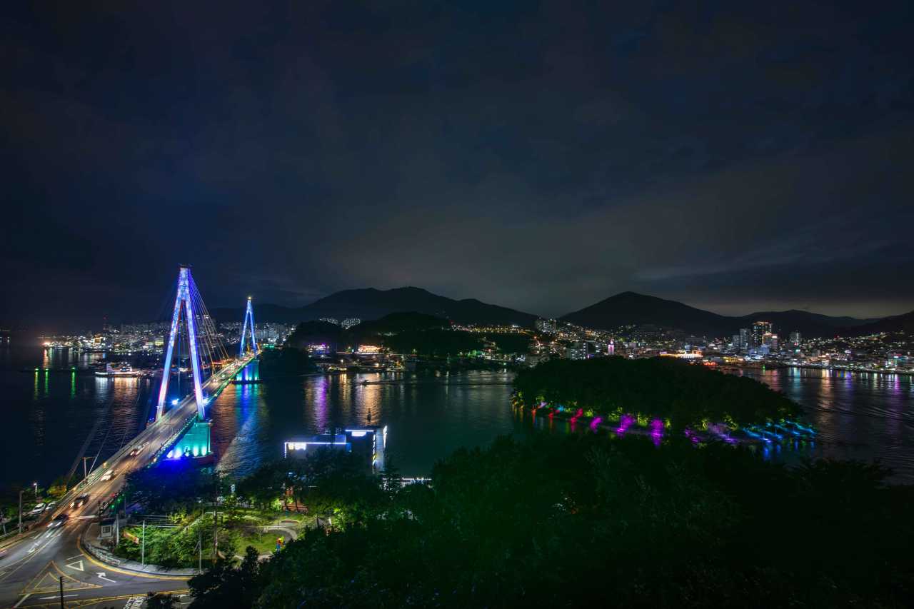 여수 돌산공원 야경 / 사진=한국관광공사 포토코리아@배근한