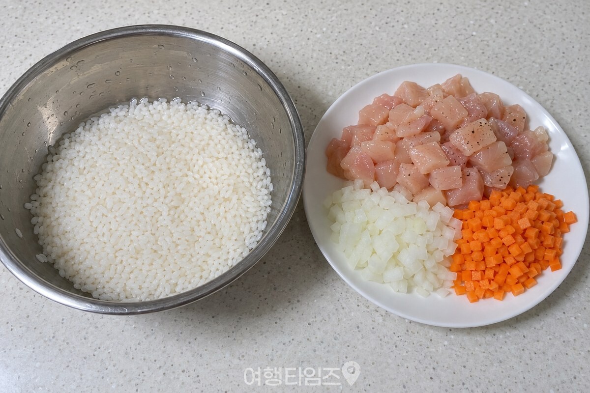 불린 쌀과 깍둑썬 닭가슴살, 다진 채소를 조리 전 준비한 모습. / 기사 이해를 돕기 위한 생성형 이미지