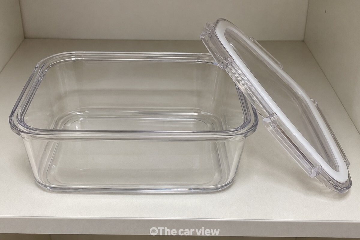 수납장 안에 뚜껑을 열어 둔 채 놓인 마른 반찬통과 뚜껑. / 기사 이해를 돕기 위한 생성형 이미지