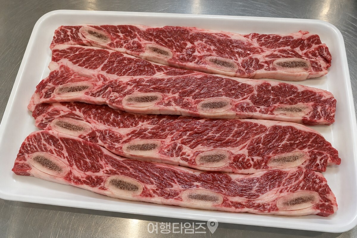 뼈와 살 사이 단면이 보이는 LA갈비 / 기사 이해를 돕기 위한 생성형 이미지