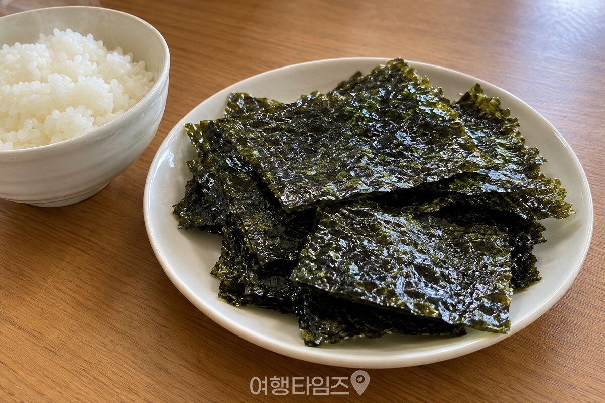 따끈한 밥과 함께 담은 바삭한 구운 김 / 기사 이해를 돕기 위한 생성형 이미지
