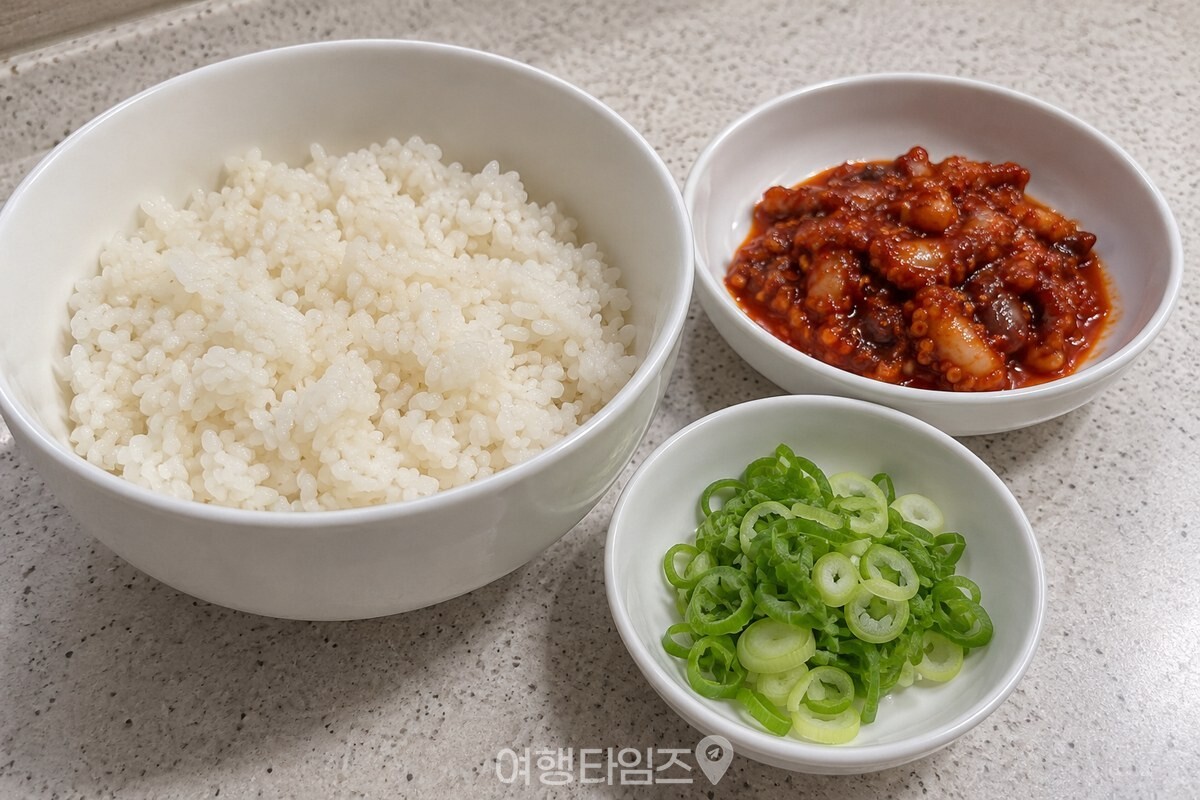 데운 찬밥과 송송 썬 대파, 낙지젓을 준비한 모습 / 기사 이해를 돕기 위한 생성형 이미지