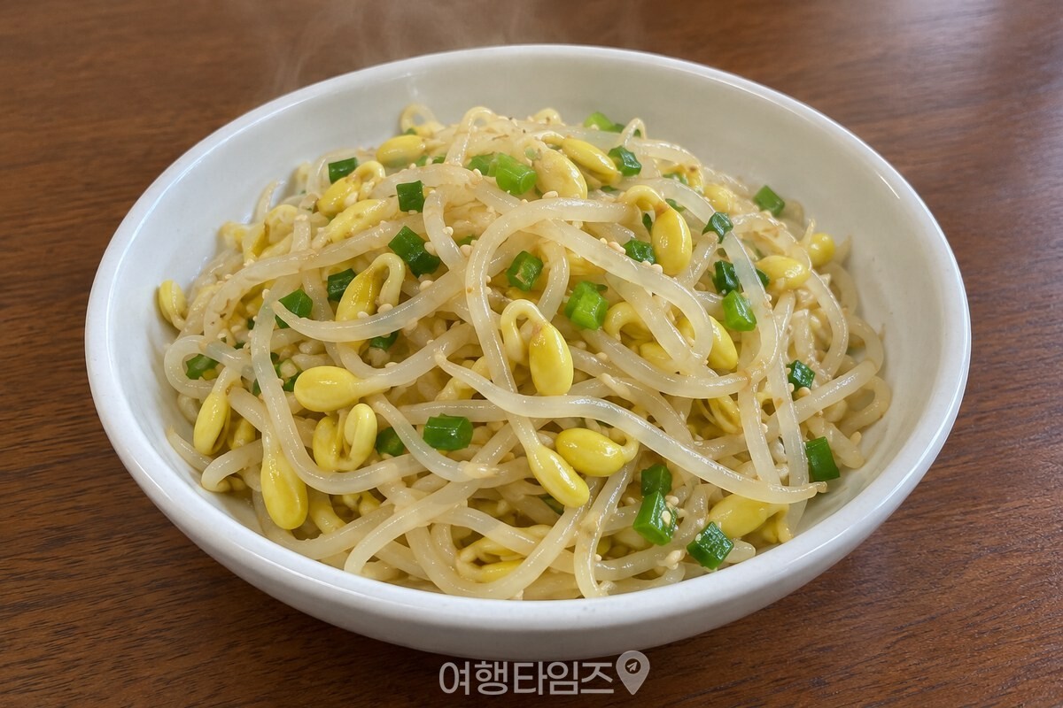 참기름과 통깨를 넣어 무친 숙주나물 반찬 / 기사 이해를 돕기 위한 생성형 이미지
