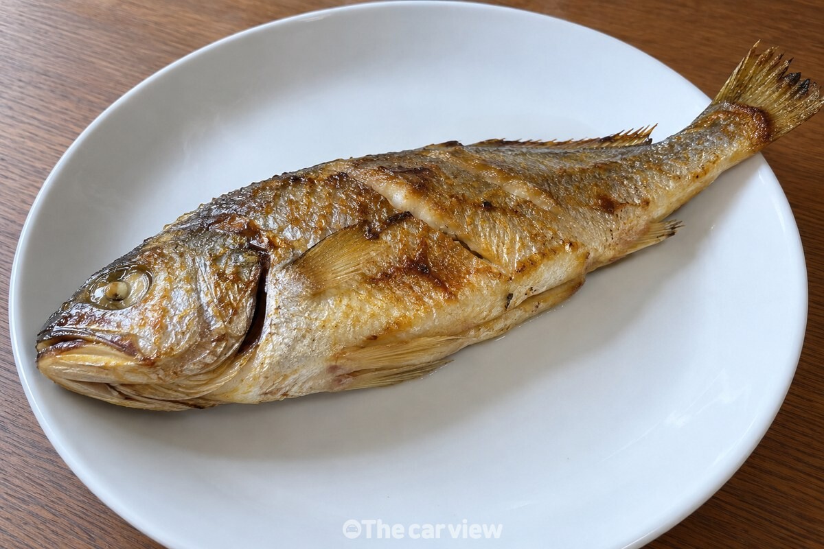 노릇하게 구워 접시에 담은 조기구이 / 기사 이해를 돕기 위한 생성형 이미지